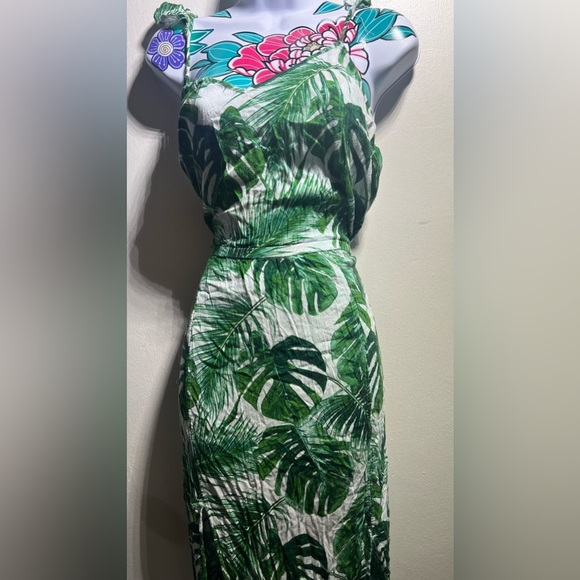 Guess Dresses & Skirts - Guess Green Palm Leaf Print Maxi Dress